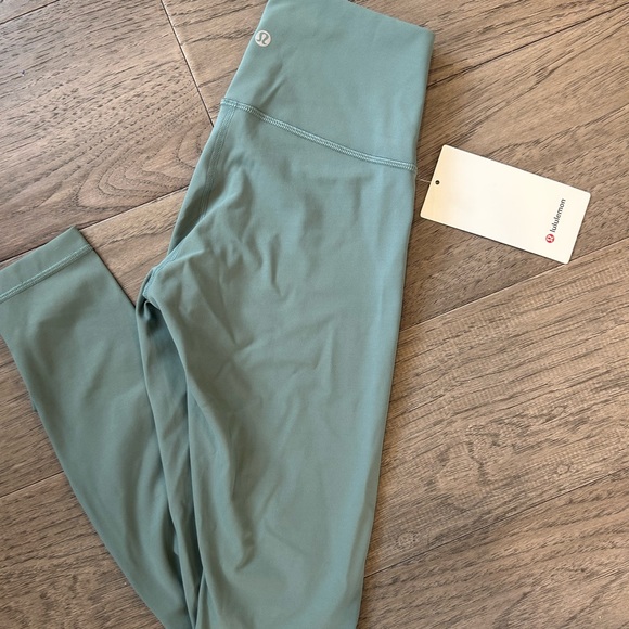 Lululemon leggings Size 4 - Picture 2 of 2